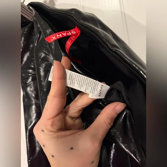 SPANX faux patent leather leggings, black, size L - Picture 5 of 9